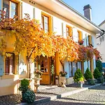 Le Cinquante Quatre Apartment