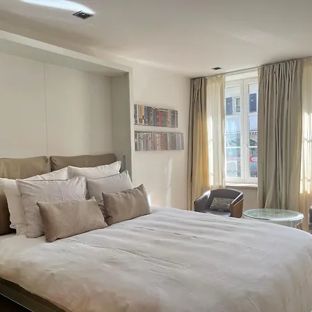 Le Cinquante Quatre Apartment *