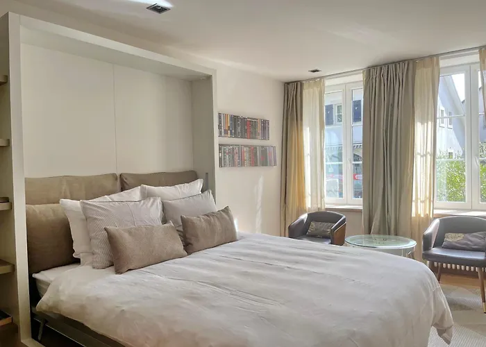 Le Cinquante Quatre Apartment *