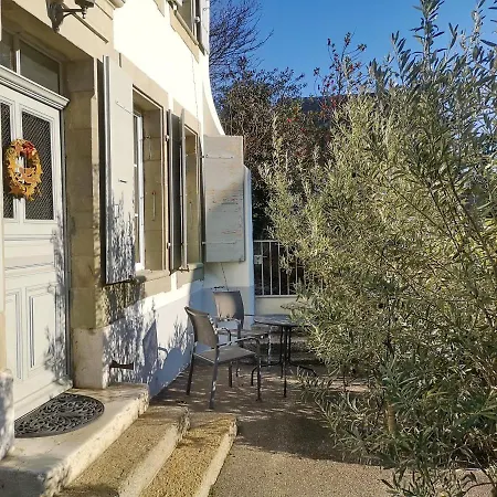 Le Cinquante Quatre Perroy