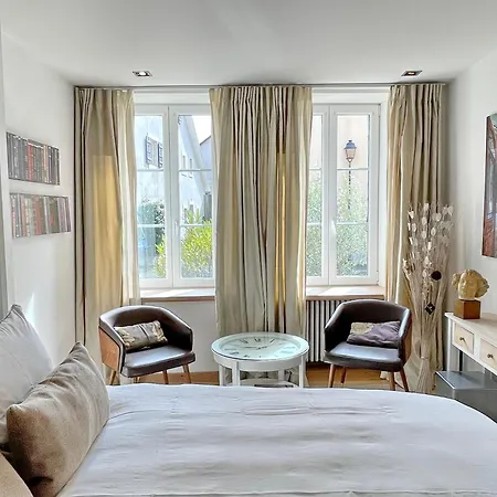 Le Cinquante Quatre Perroy